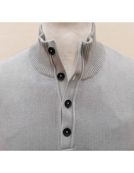 Maglione collo lupetto con bottoni in filo di cotone 100% Maglione collo lupetto con bottoni in filo di cotone 100%